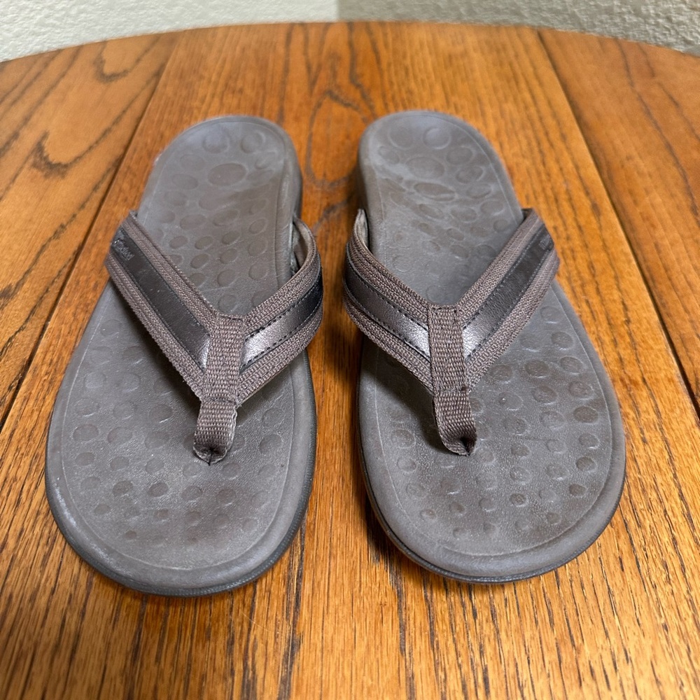 Orhtoheel brown flip-flop sandals - Picture 3 of 10